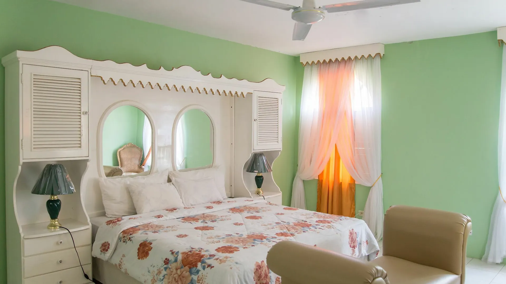 Villa Diamond Guest House Montego Bay Bed and breakfast